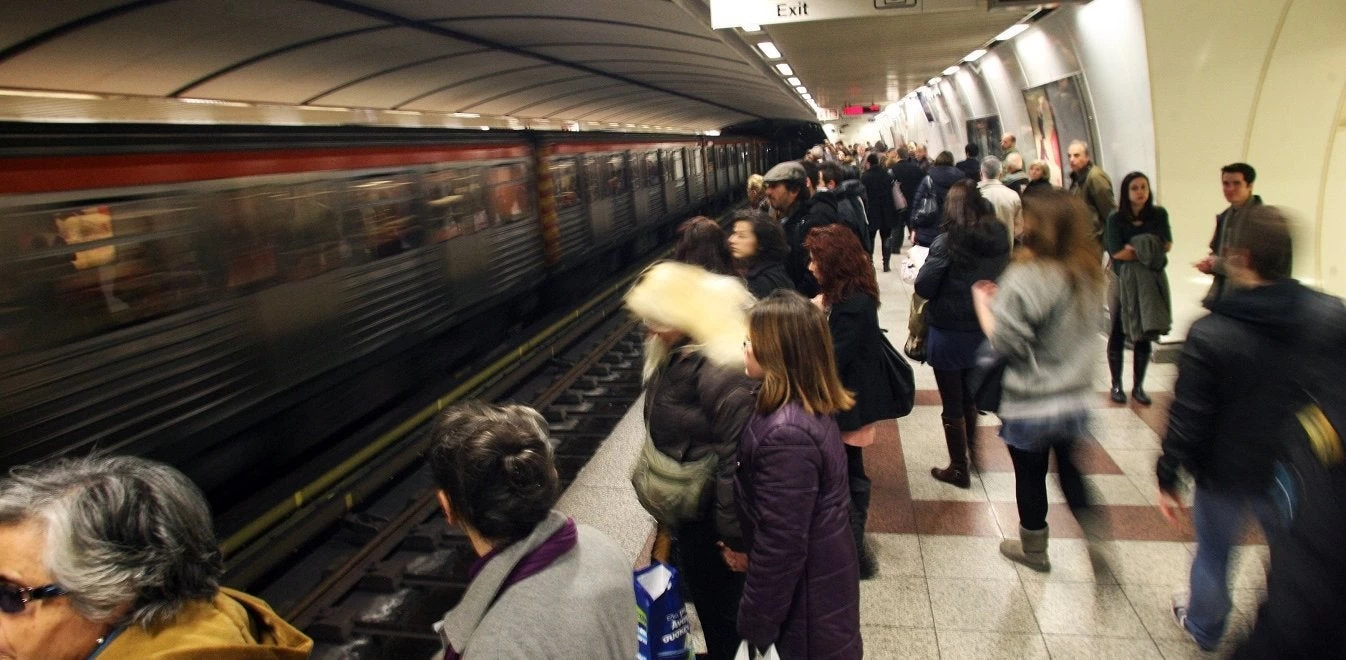 Τρόμος στο Μετρό: Συμμορίες πορτοφολάδων απειλούν να σφάξουν σταθμάρχες που αποκαλύπτουν τη δράση τους (βίντεο)